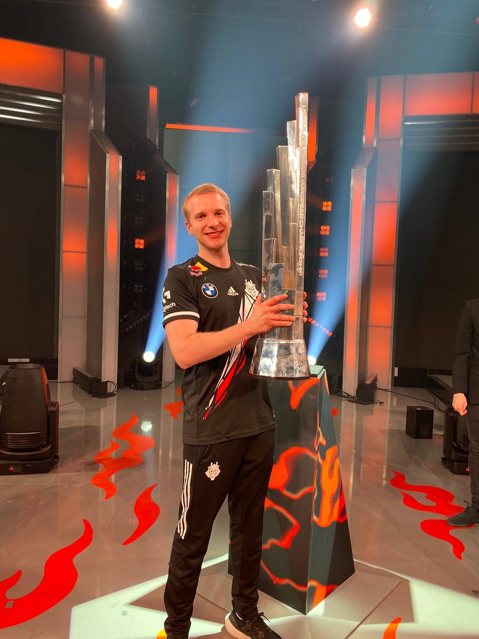 关于风云突变马赛今晚复出首秀哈兰德在RNG比赛中问鼎冠军，这操作让人直呼：里程碑夜奥兰多魔术强势反弹的信息