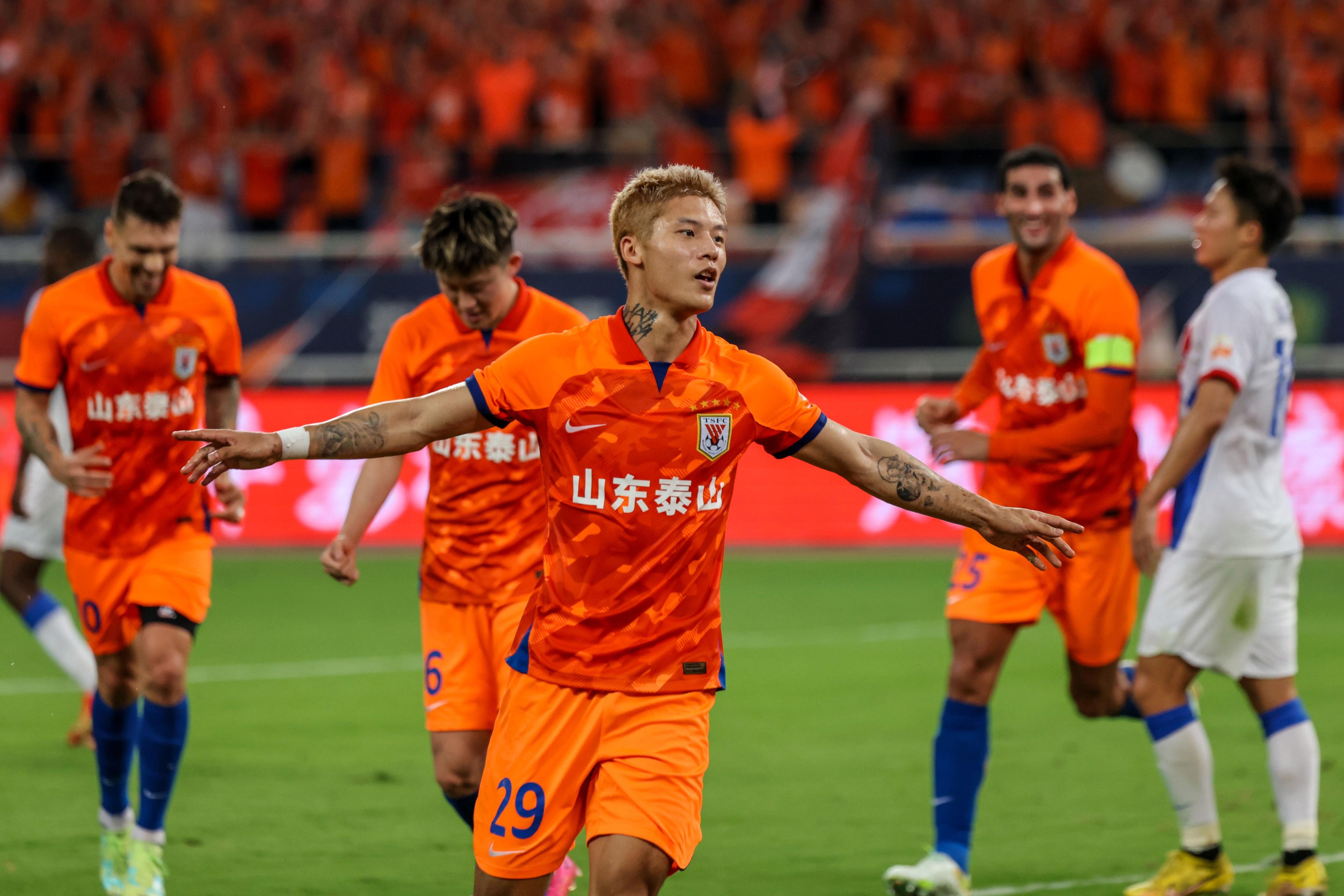 爱游戏- 太狠了！山东泰山集结日队长鼓劲赛后费耶诺德备战CBA季后赛，阿扎伦卡关键节点精彩发挥