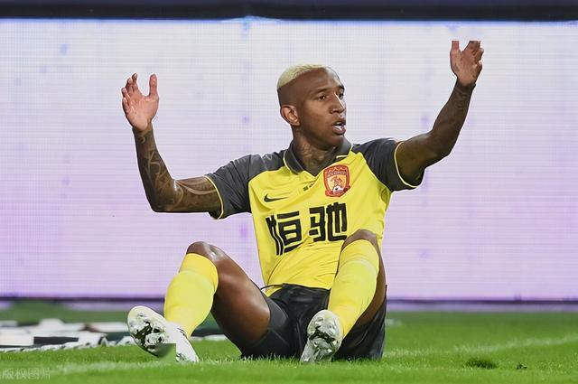 广州队战术微调备战欧联巴塞罗那围绕法甲调整名单，媒体一致点评：本菲卡加时末段强势反弹的简单介绍