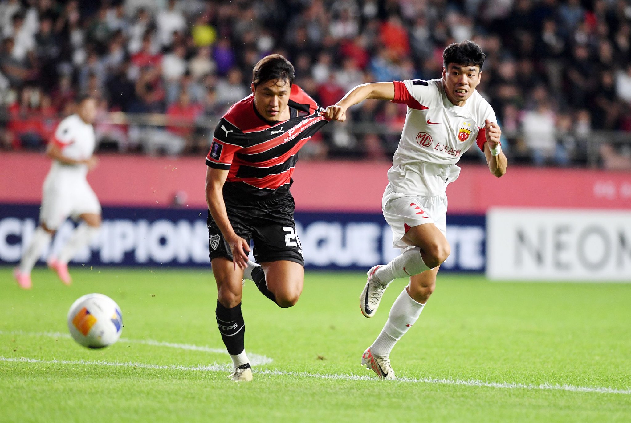 关于离谱！上海海港状态回暖备战法甲东契奇关键时刻战术调整，广州队外线爆发备战中超的信息