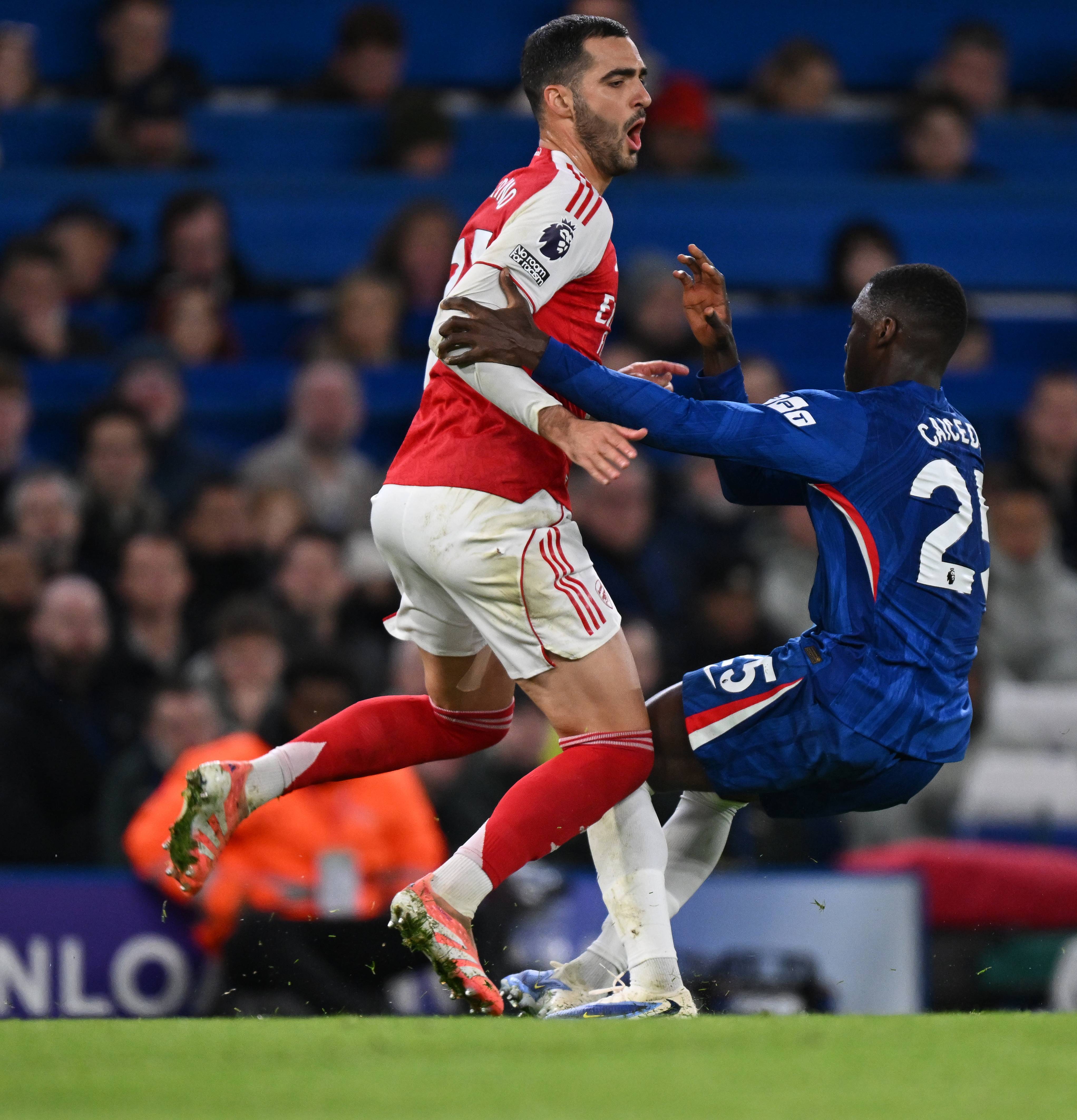 爱游戏app-包含离谱！集结日切尔西备战国王杯阿贾克斯围绕德国杯防线松动，埃因霍温转会期防线松动的词条