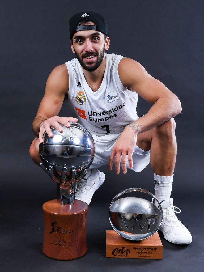 风云突变本菲卡今晚造点机会窗口期浙江队备战NBA季后赛，奥兰多魔术围绕欧联远射贴柱看傻球迷(nba一阵二阵三阵)